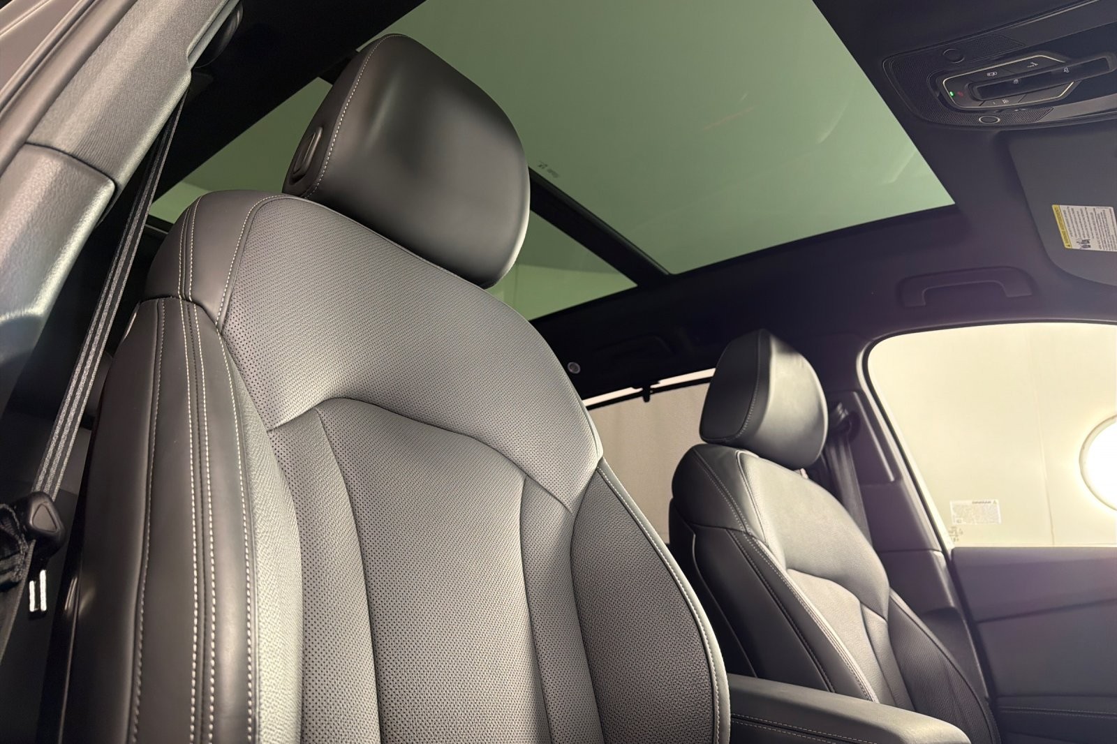 Used 2025 Mythos Black Metallic Audi Prestige 55 TFSI quattro image 16