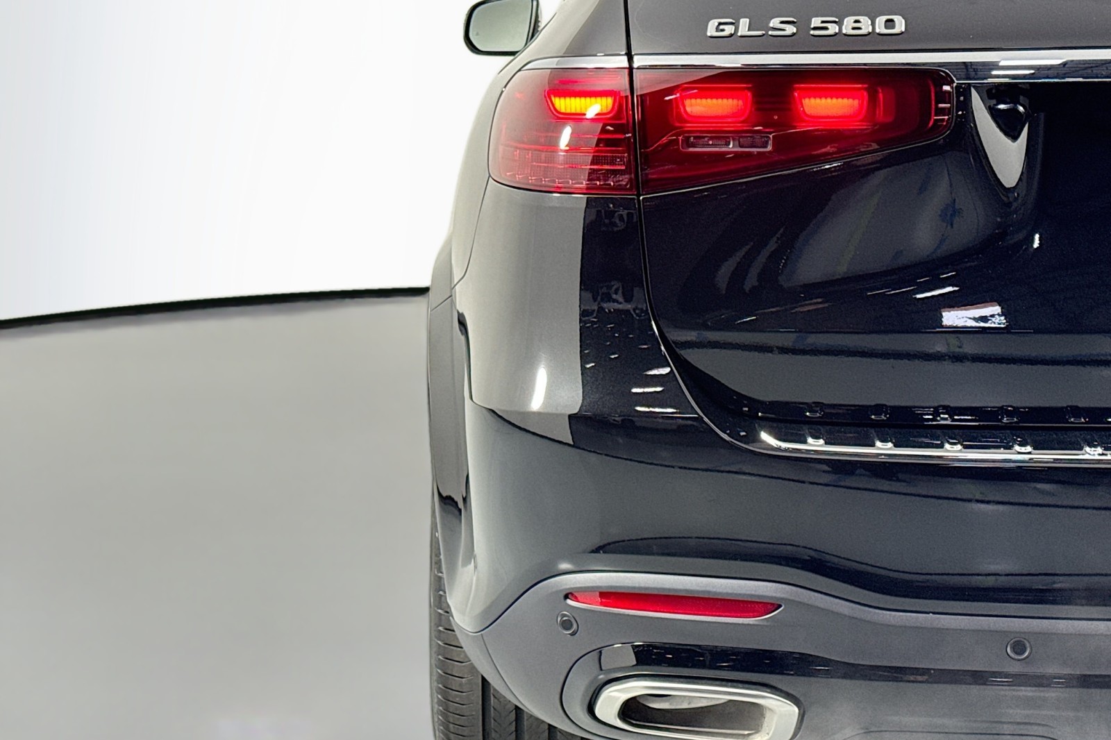New 2026 Obsidian Black Metallic Mercedes-Benz GLS 580 4MATIC® SUV image 15
