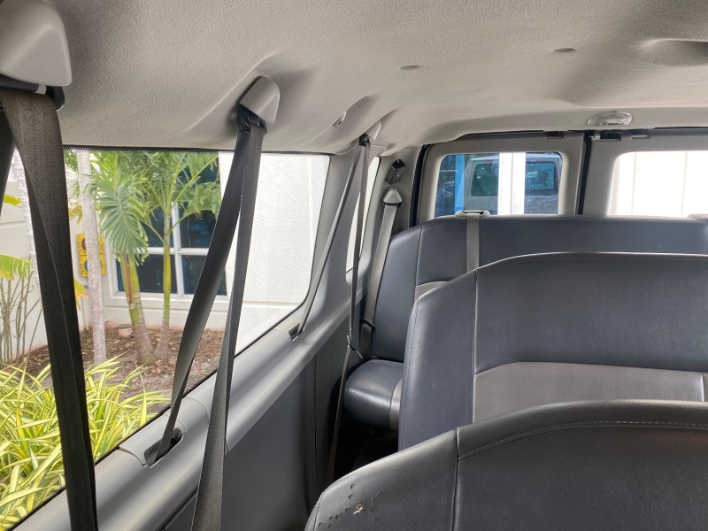 2008 Ford Econoline Wagon XLT 15 PASSENGERS E350 CLEAN in , 