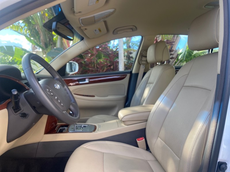 2013 Hyundai Genesis 3.8L LOW MILES 33,576 in , 