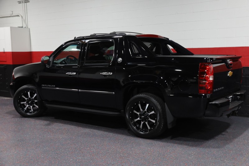 2013 Chevrolet Avalanche LTZ 4WD Black Diamond Edition 4dr Suv in , 