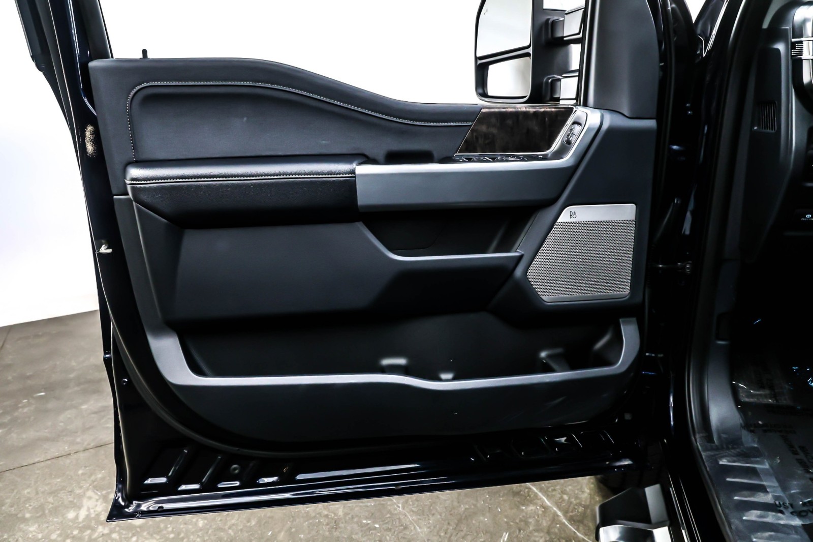 Used 2024 Antimatter Blue Metallic Ford LARIAT image 21