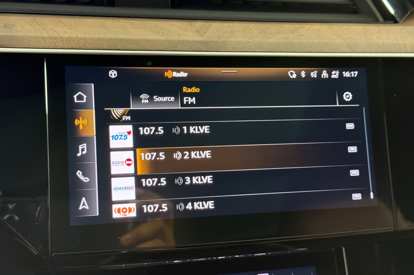 Used 2022 Navarra Blue Metallic Audi Premium quattro image 17