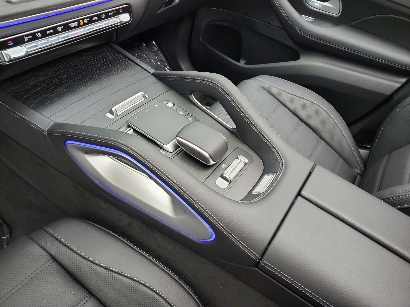 New 2026 Obsidian Black Metallic Mercedes-Benz GLE 580 4MATIC® SUV image 10
