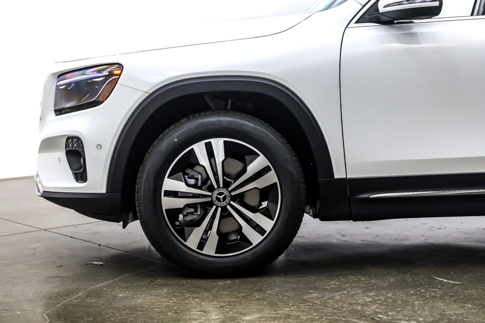New 2026 Polar White Mercedes-Benz GLB 250 image 10