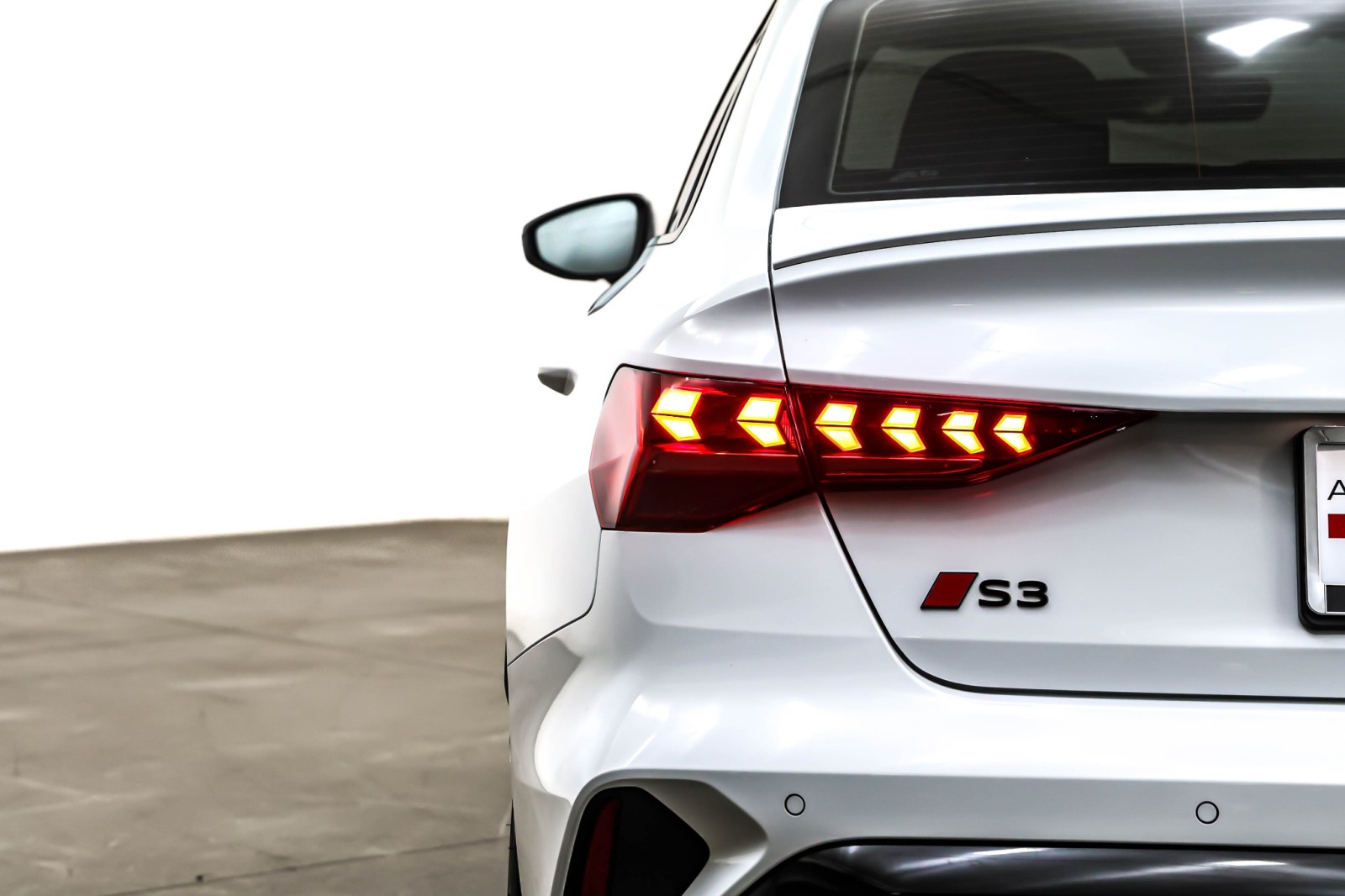 Used 2025 Glacier White Metallic Audi Premium Plus 2.0 TFSI quattro image 15