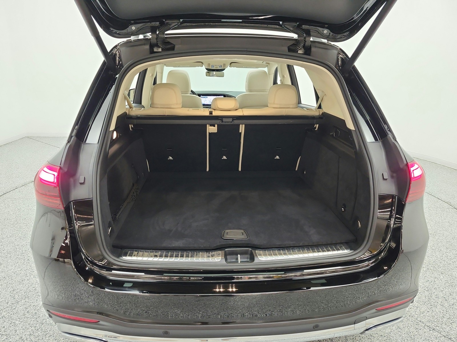Certified Used 2024 Black Mercedes-Benz GLE 350 4MATIC® SUV image 21