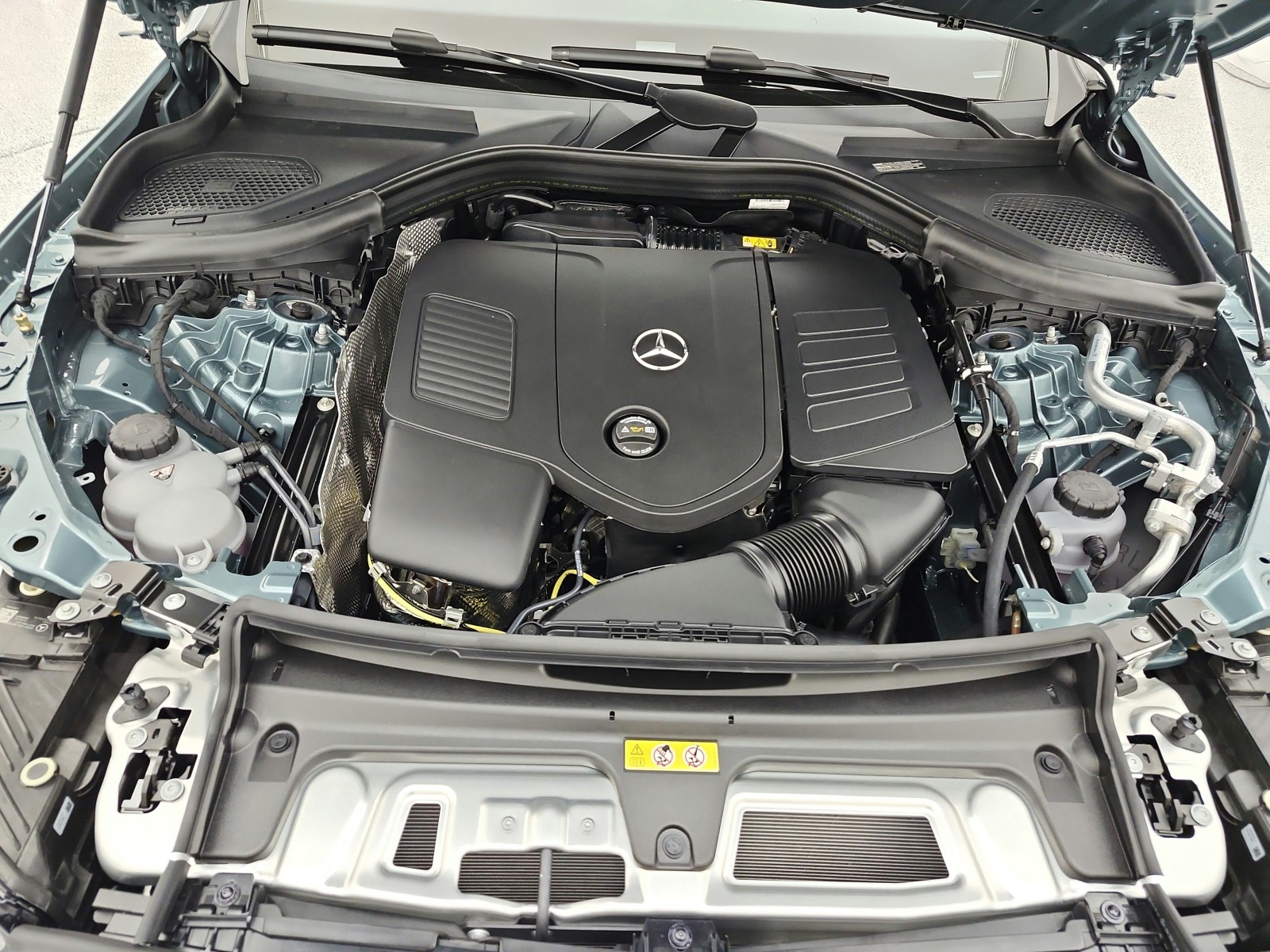 New 2027 Verde Silver Metallic Mercedes-Benz GLC 300 SUV image 12