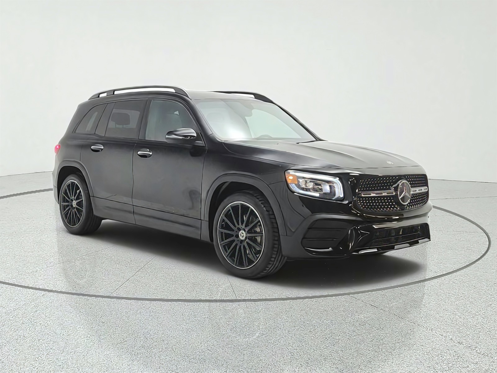 Used 2023 Night Black Mercedes-Benz GLB 250 SUV image 3