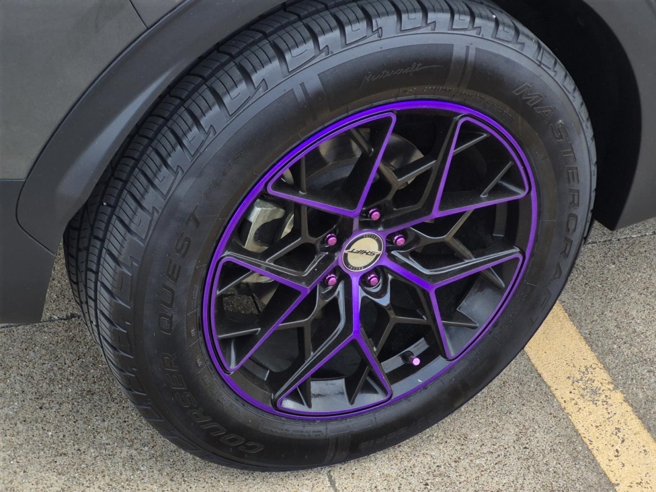 View vehicle photo 7