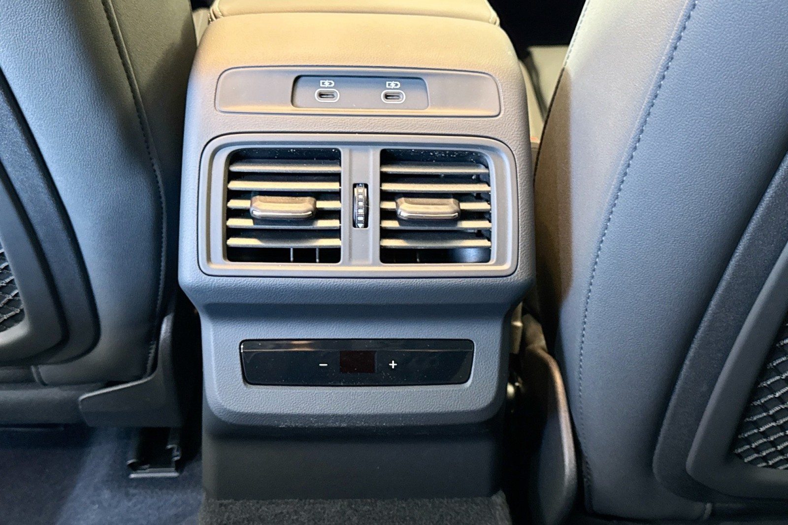 New 2025 Glacier White Metallic Audi Premium Plus 2.0 TFSI quattro image 23