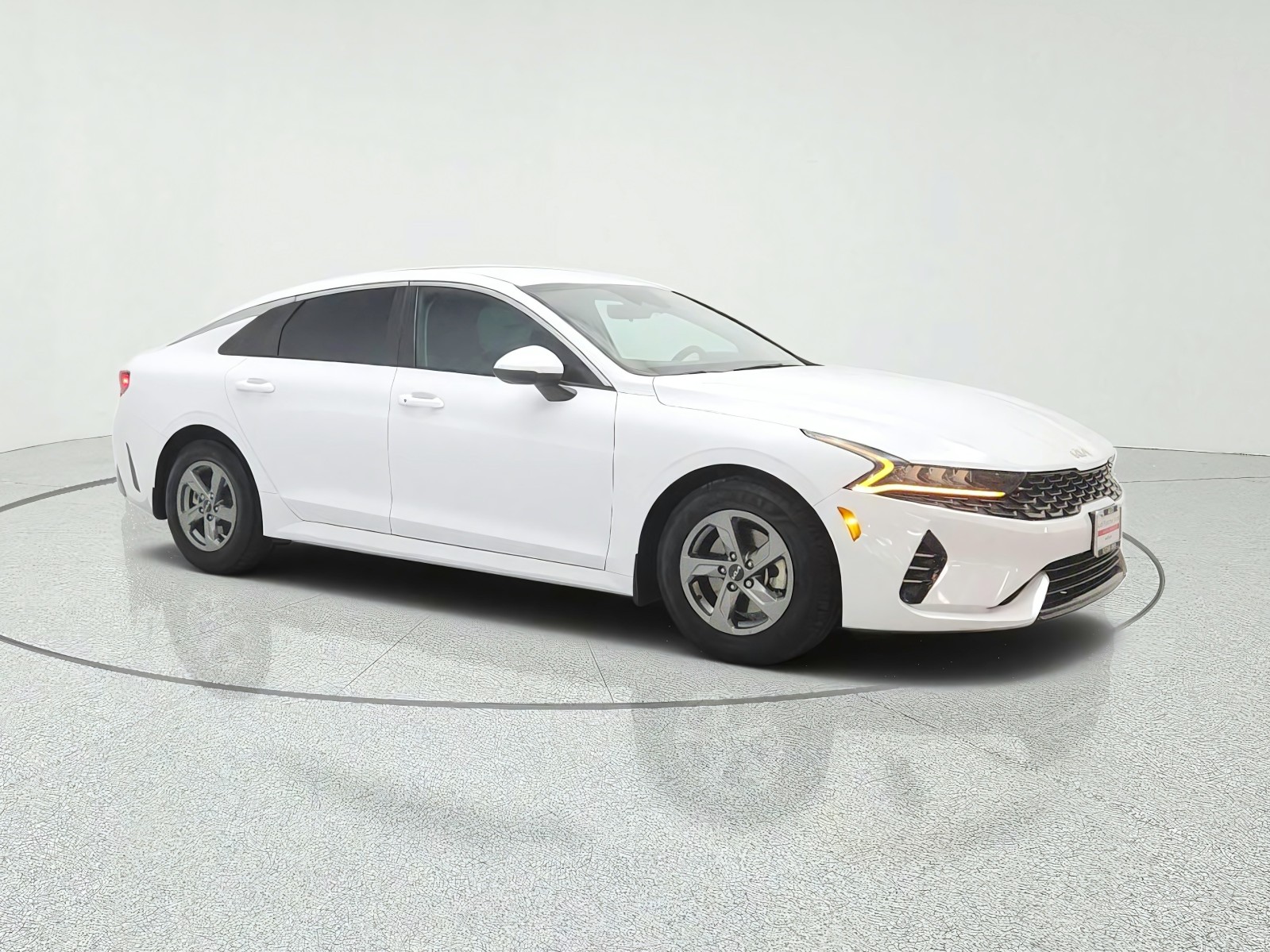Used 2023 Glacial White Pearl Kia LXS image 3