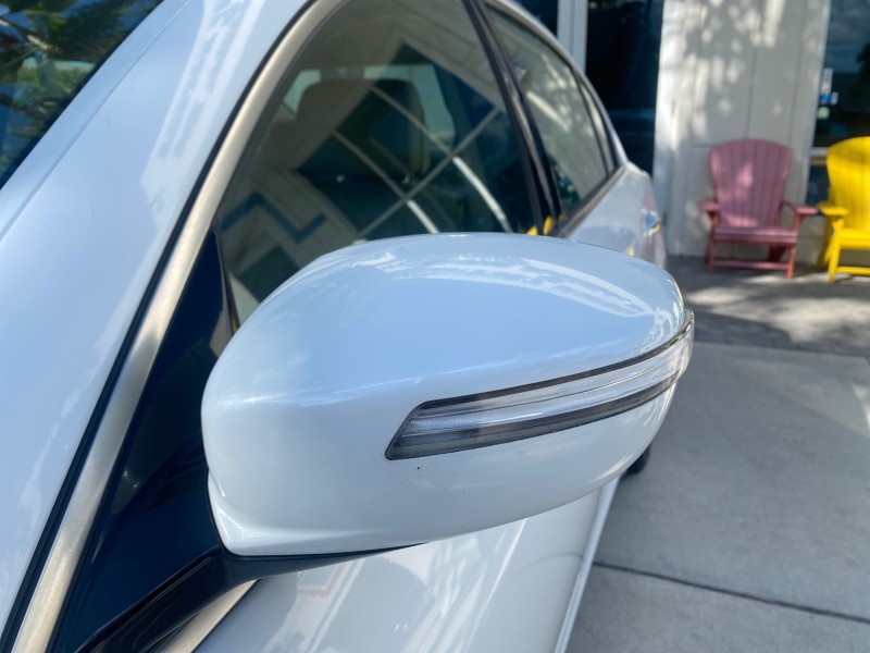 2013 Hyundai Genesis 3.8L LOW MILES 33,576 in , 