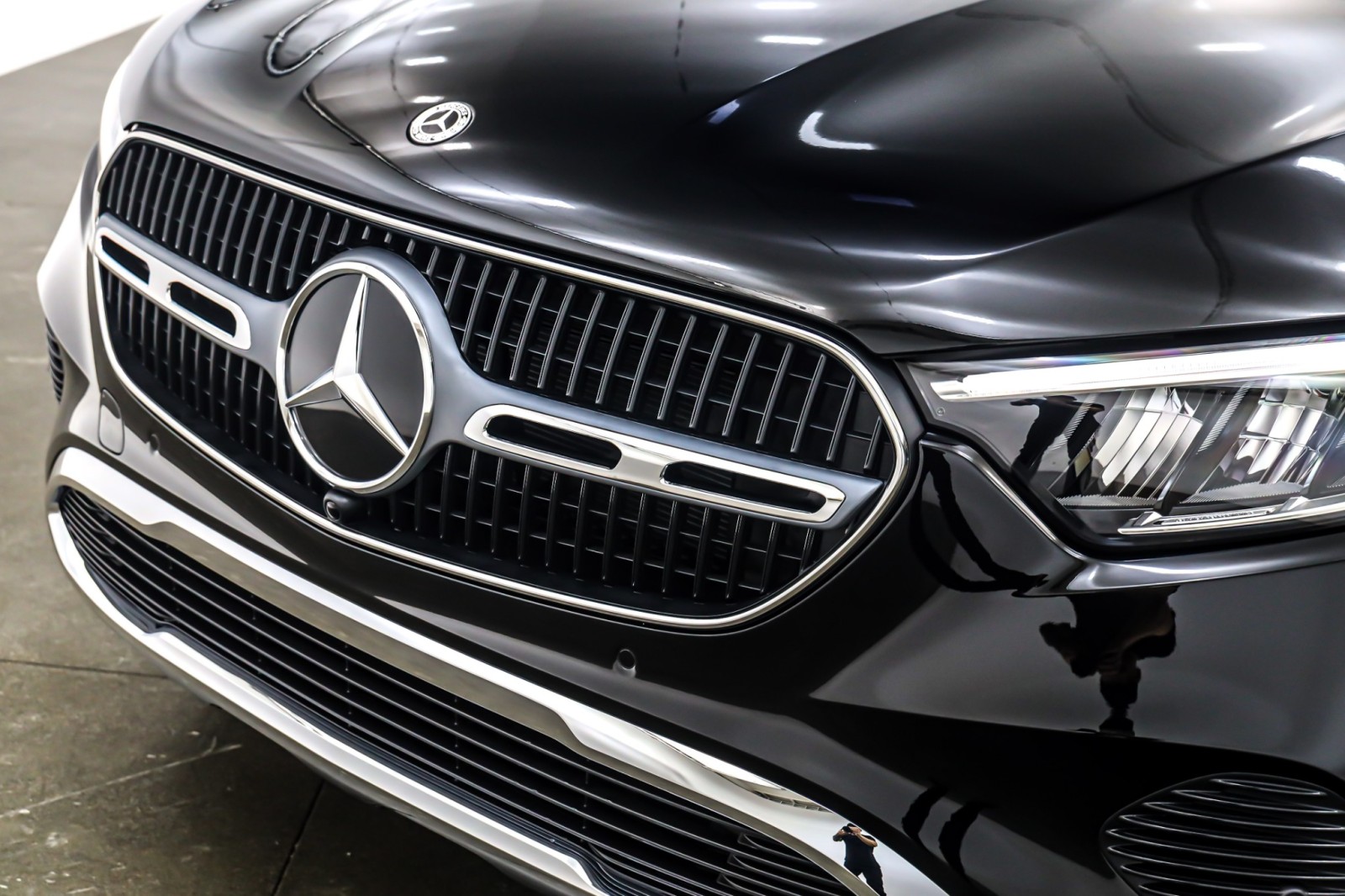 New 2026 Black Mercedes-Benz GLC 300 image 13
