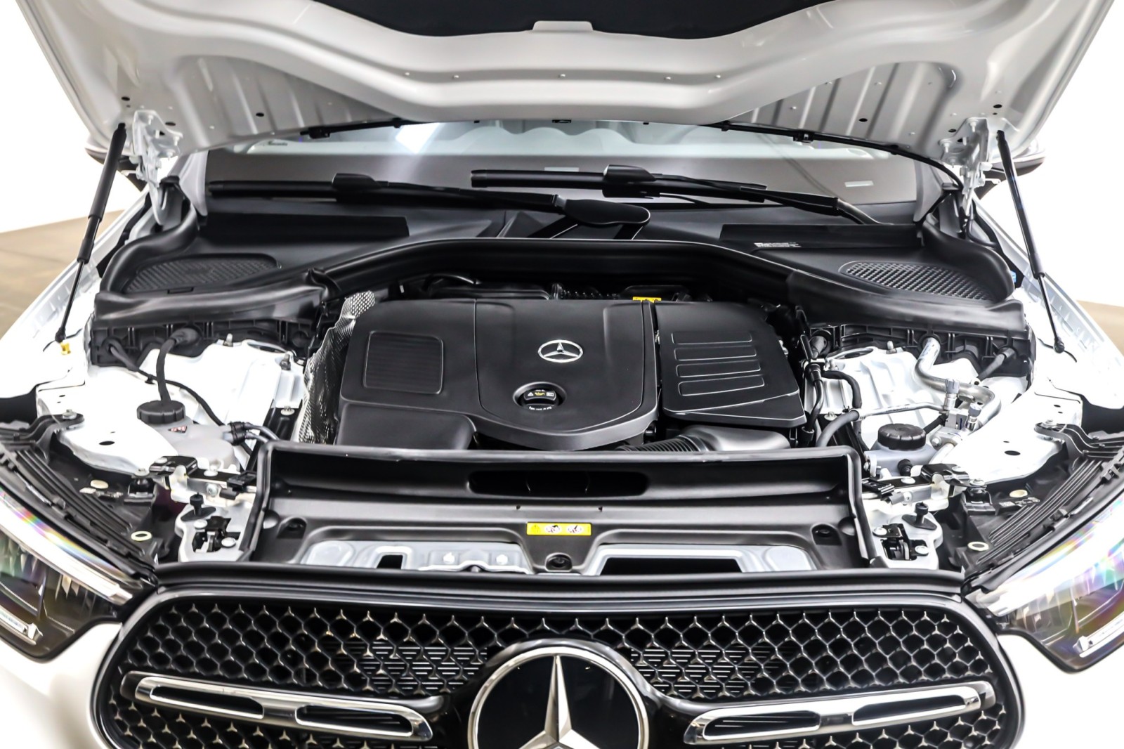 New 2026 Polar White Mercedes-Benz GLC 300 SUV image 11