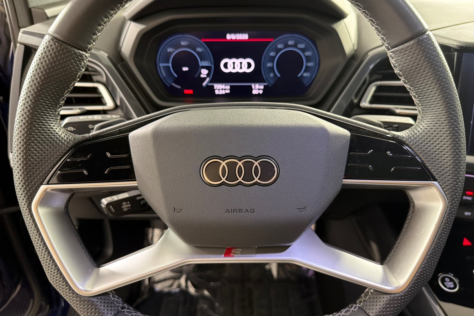 Used 2025 Navarra Blue Metallic Audi Premium Plus 55 quattro image 20