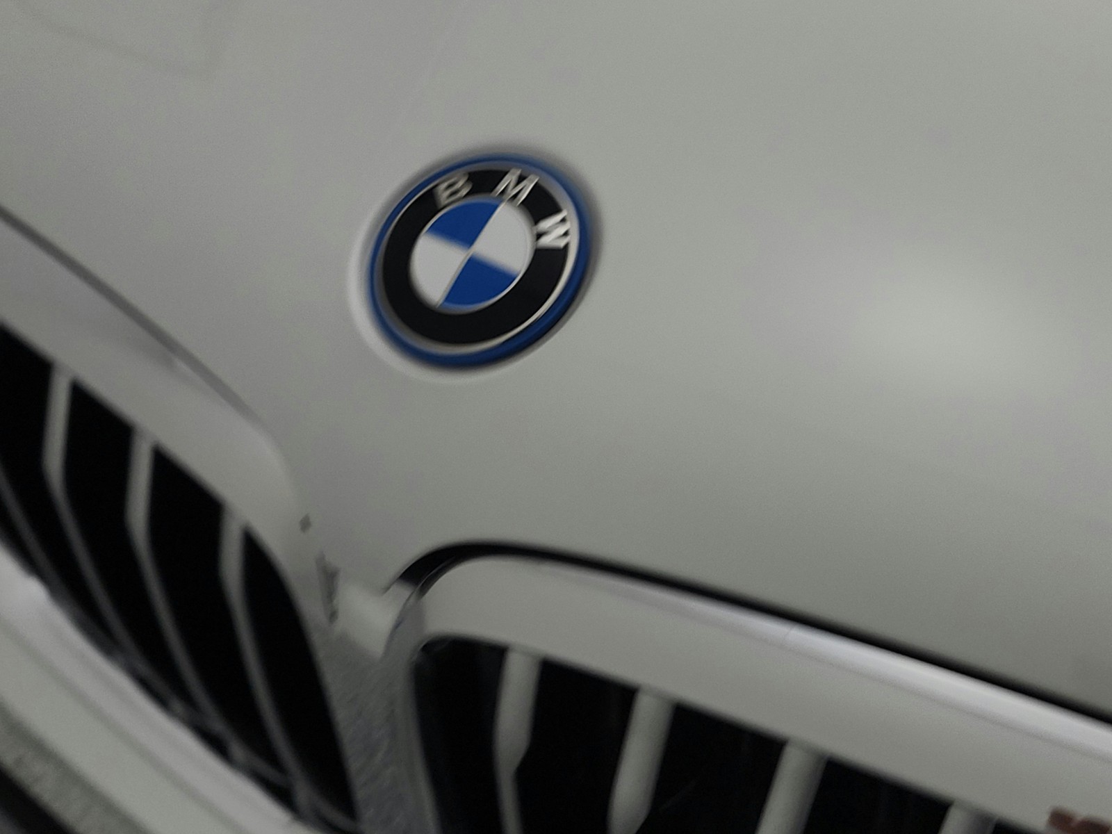 Used 2023 Mineral White Metallic BMW xDrive45e Plug-In Hybrid image 19