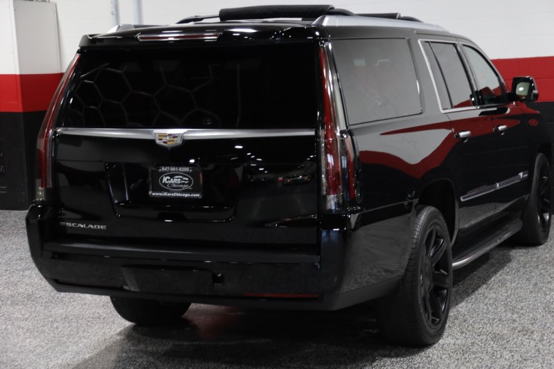 2016 Cadillac Escalade ESV Luxury Collection 4WD 4dr Suv in , 