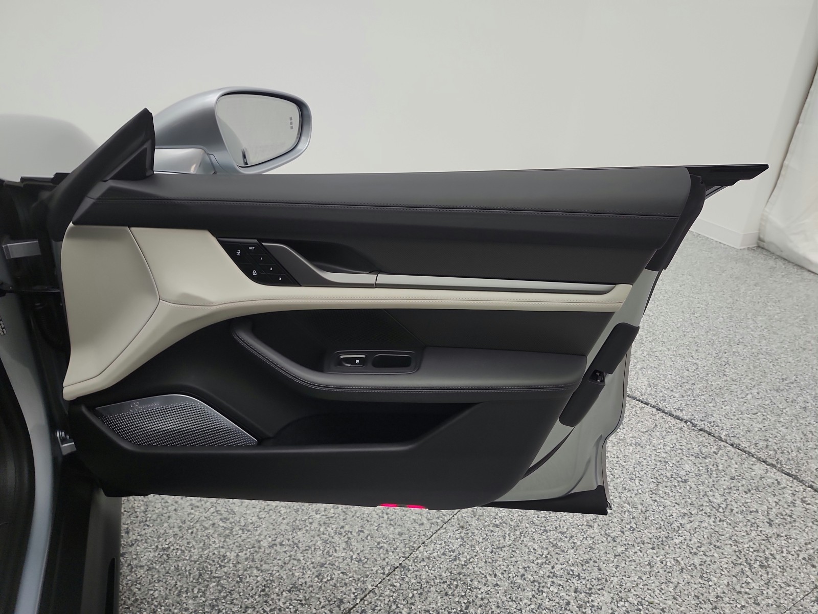 Used 2024 Dolomite Silver Metallic Porsche Turbo AWD image 23