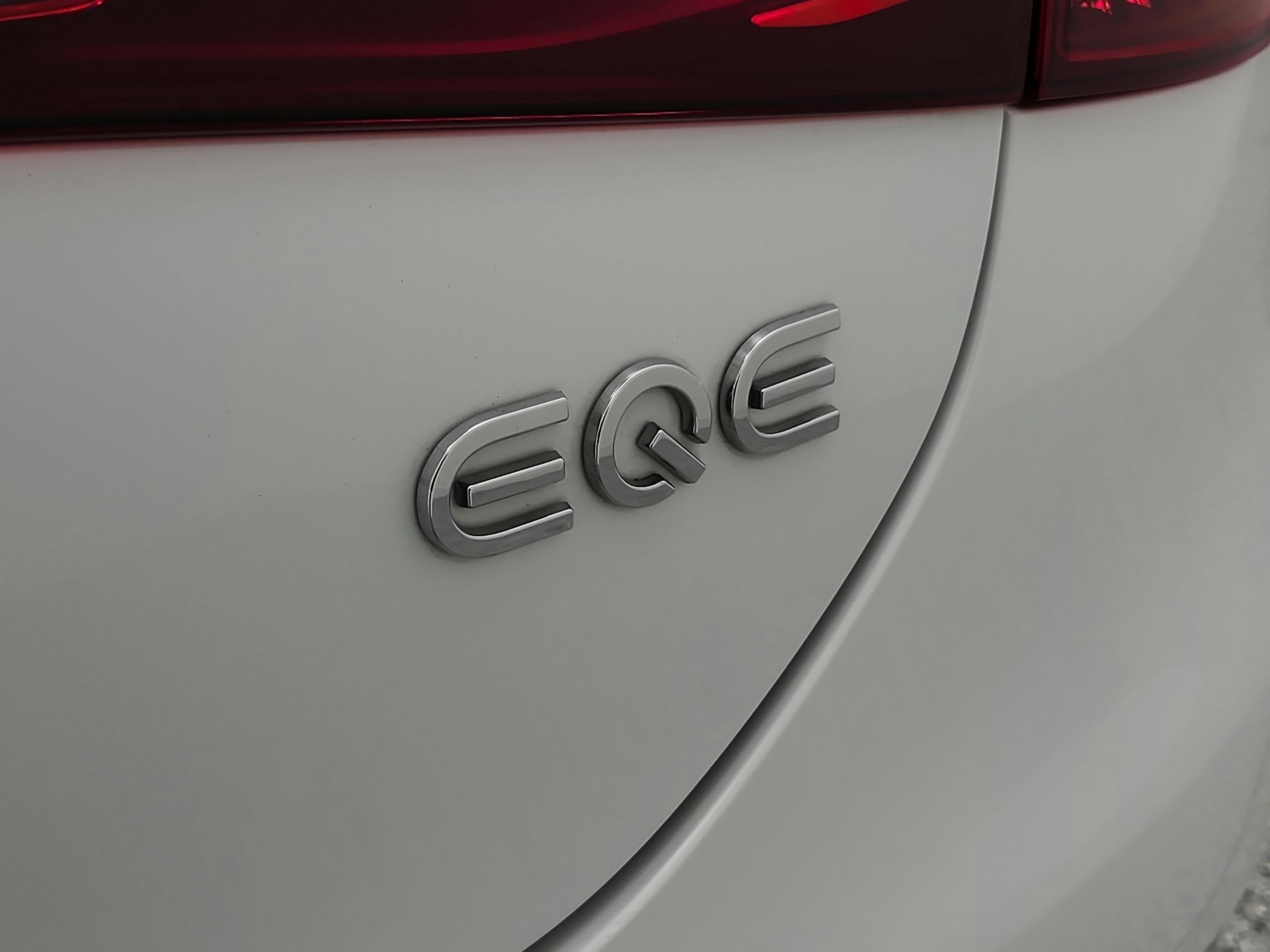 Used 2023 MANUFAKTUR Moonlight White Metallic Mercedes-Benz AMG® EQE 4MATIC+ Sedan image 37