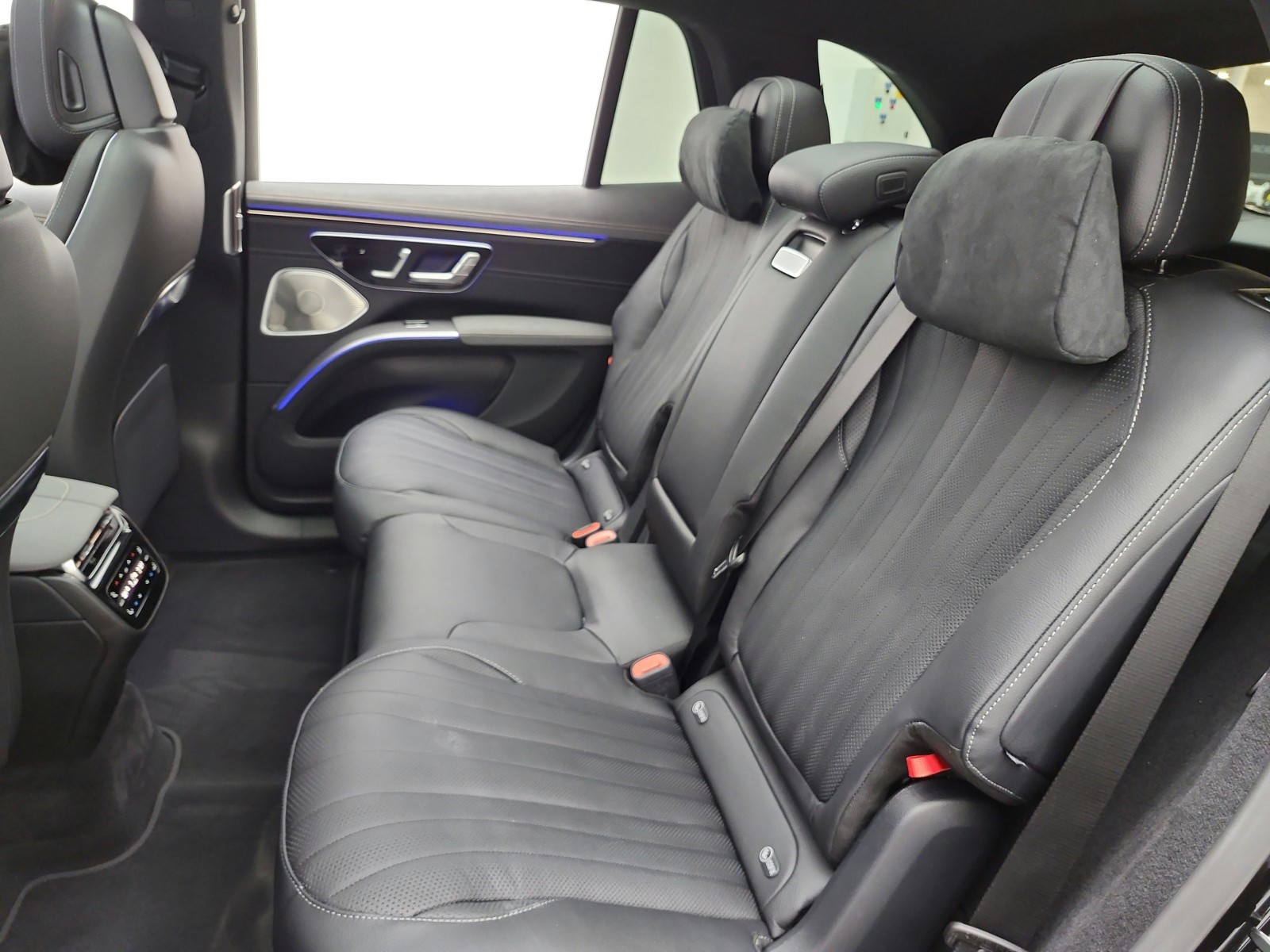 New 2027 Obsidian Black Metallic Mercedes-Benz EQS 400 4MATIC® SUV image 11