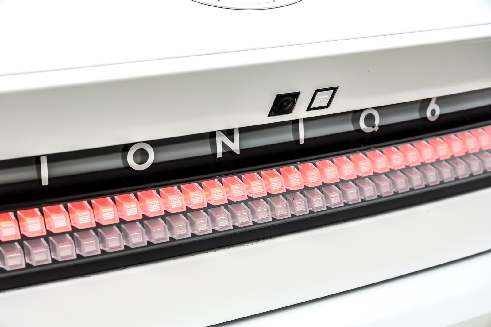 Used 2025 Serenity White Hyundai SE Standard Range RWD image 9