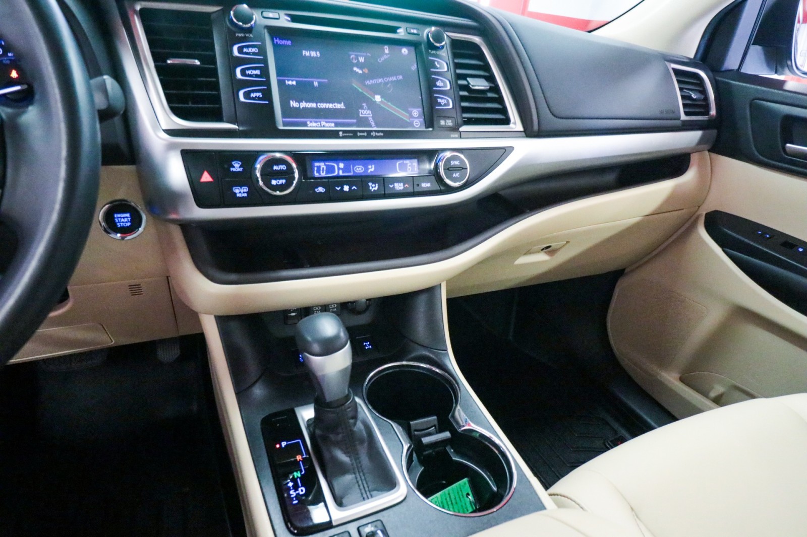 Used Car 2019 Toyota Highlander  Xle For Sale Under $30,000 In Austin, Texas