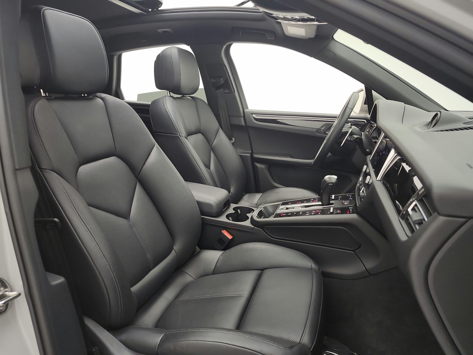 Used 2023 Chalk Porsche S AWD image 35