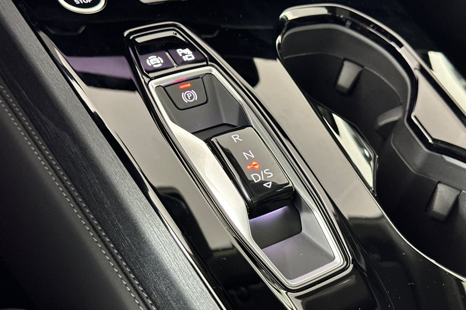 New 2025 Glacier White Metallic Audi Premium Plus 2.0 TFSI quattro image 20