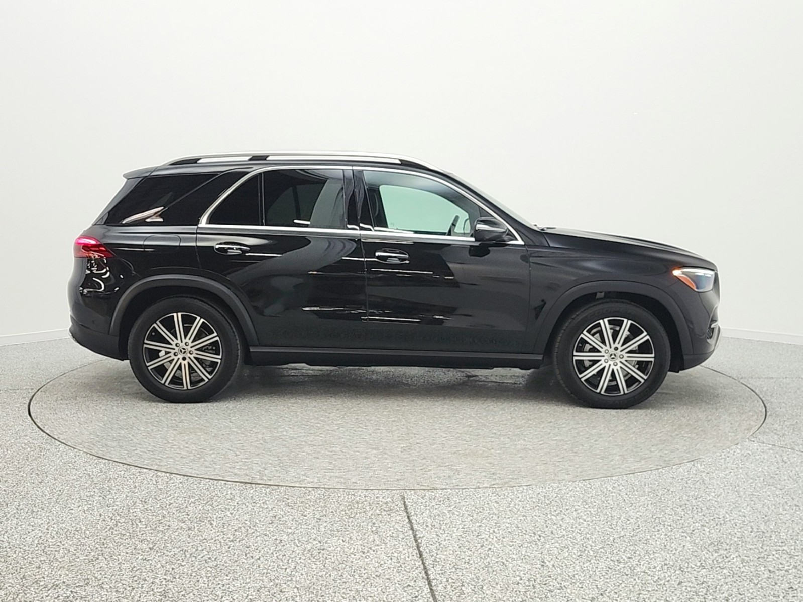 Certified Used 2026 Obsidian Black Metallic Mercedes-Benz GLE 350 4MATIC® SUV image 5