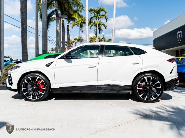 2021 Lamborghini Urus  in , 