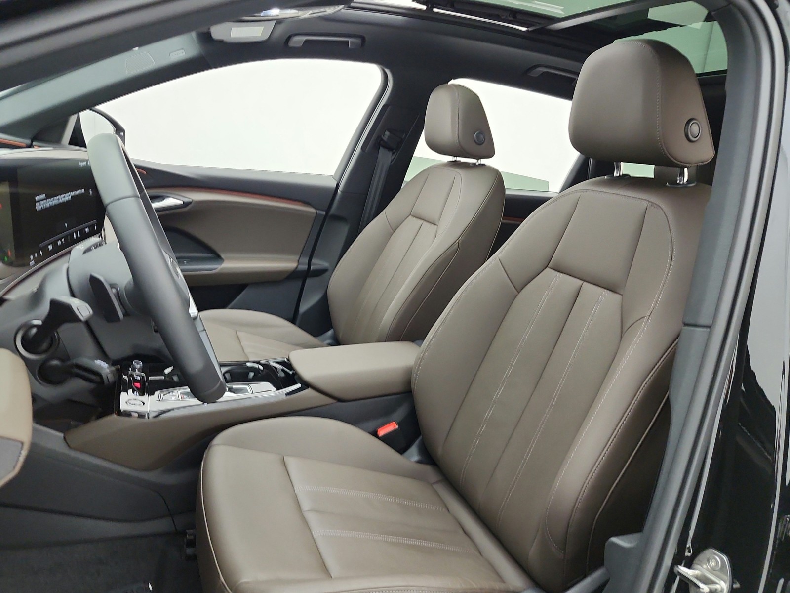 Used 2025 Mythos Black Metallic Audi Premium Plus RWD image 10