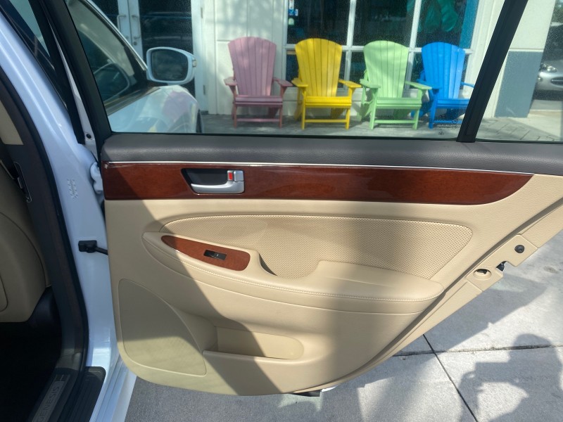 2013 Hyundai Genesis 3.8L LOW MILES 33,576 in , 