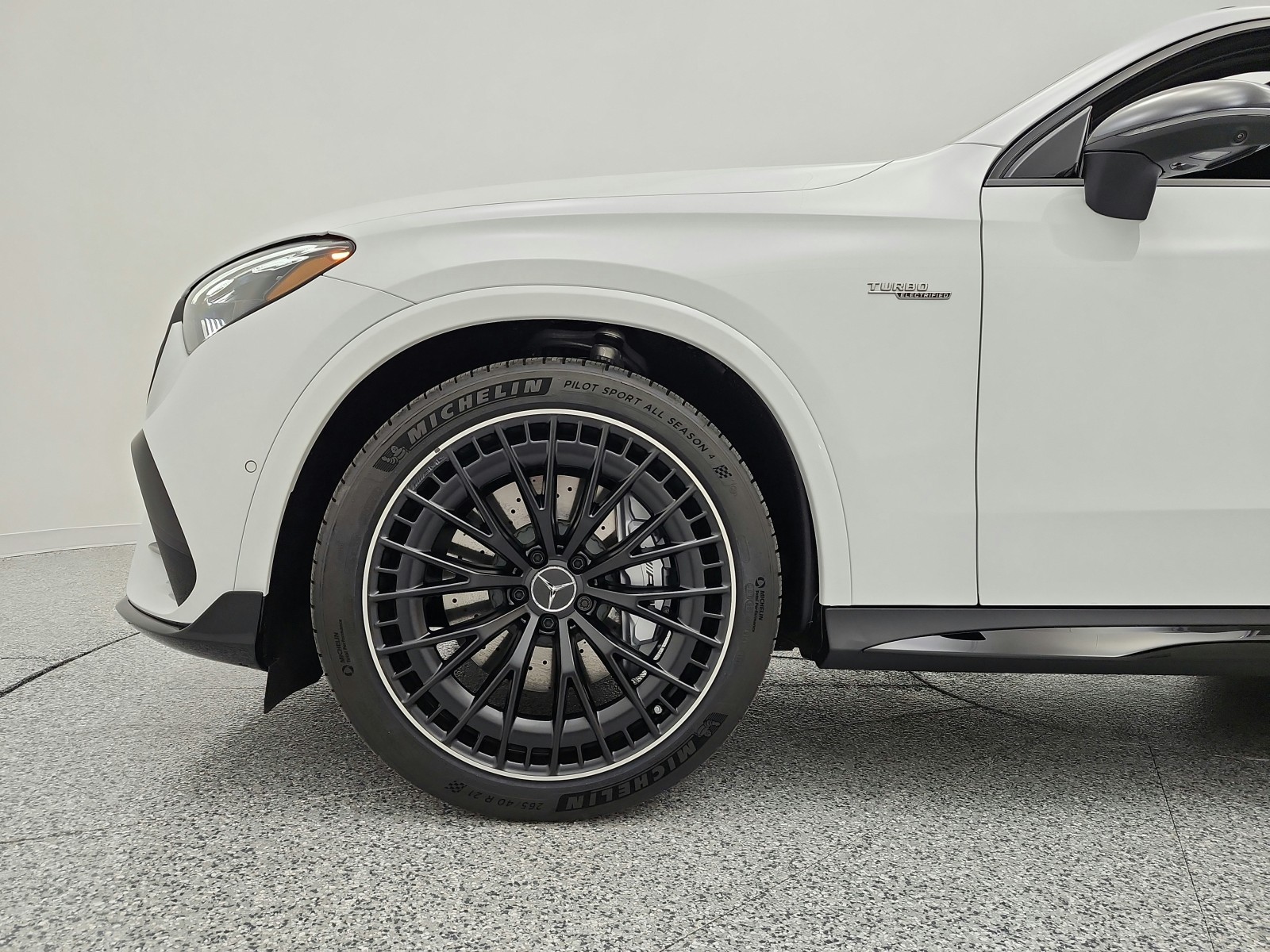 New 2026 MANUFAKTUR Moonlight White Metallic Mercedes-Benz AMG® GLC 43 4MATIC Coupe image 11