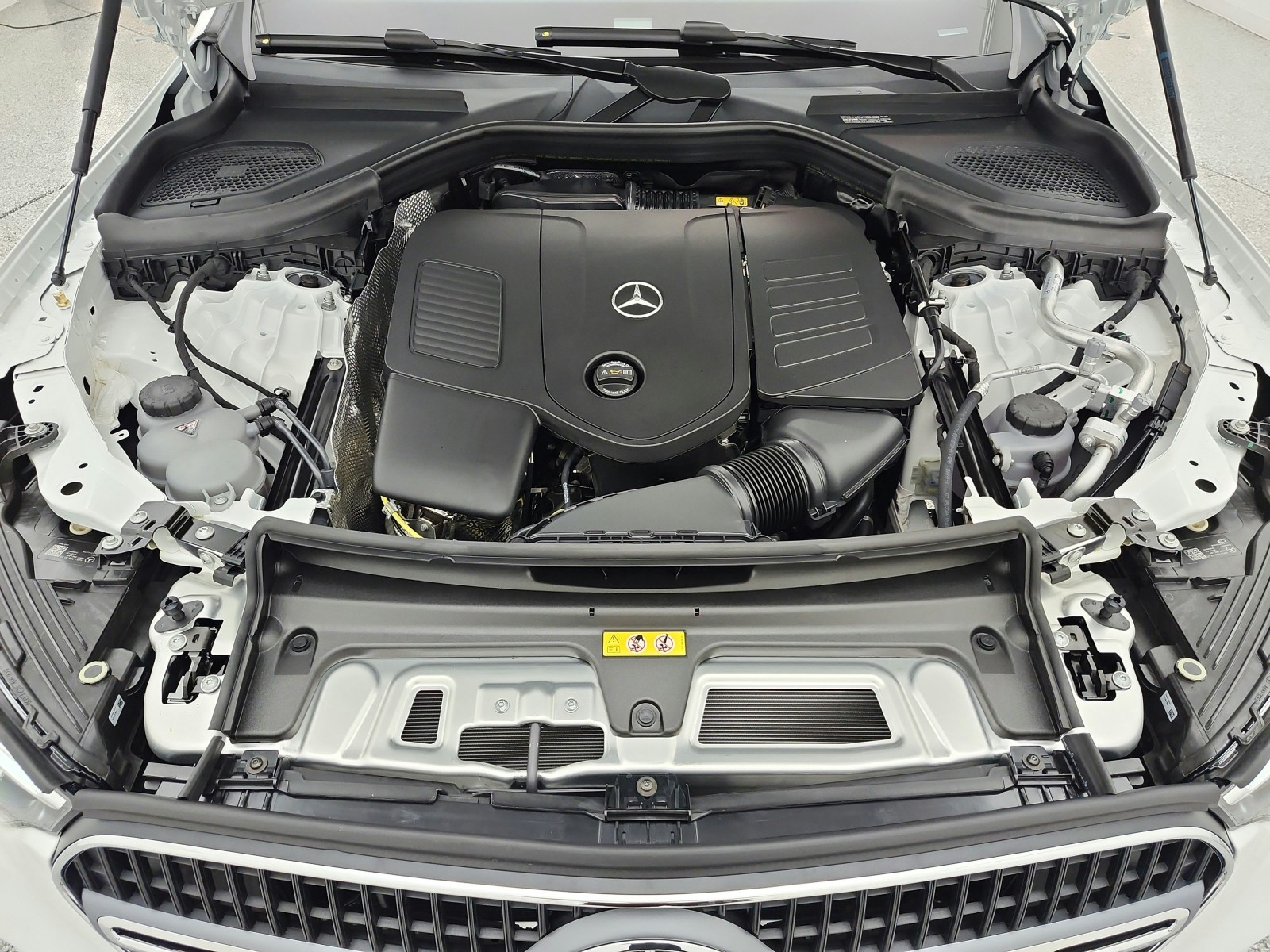 New 2027 Polar White Mercedes-Benz GLC 300 SUV image 12