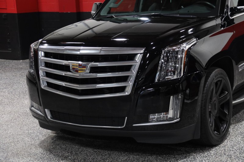 2016 Cadillac Escalade ESV Luxury Collection 4WD 4dr Suv in , 