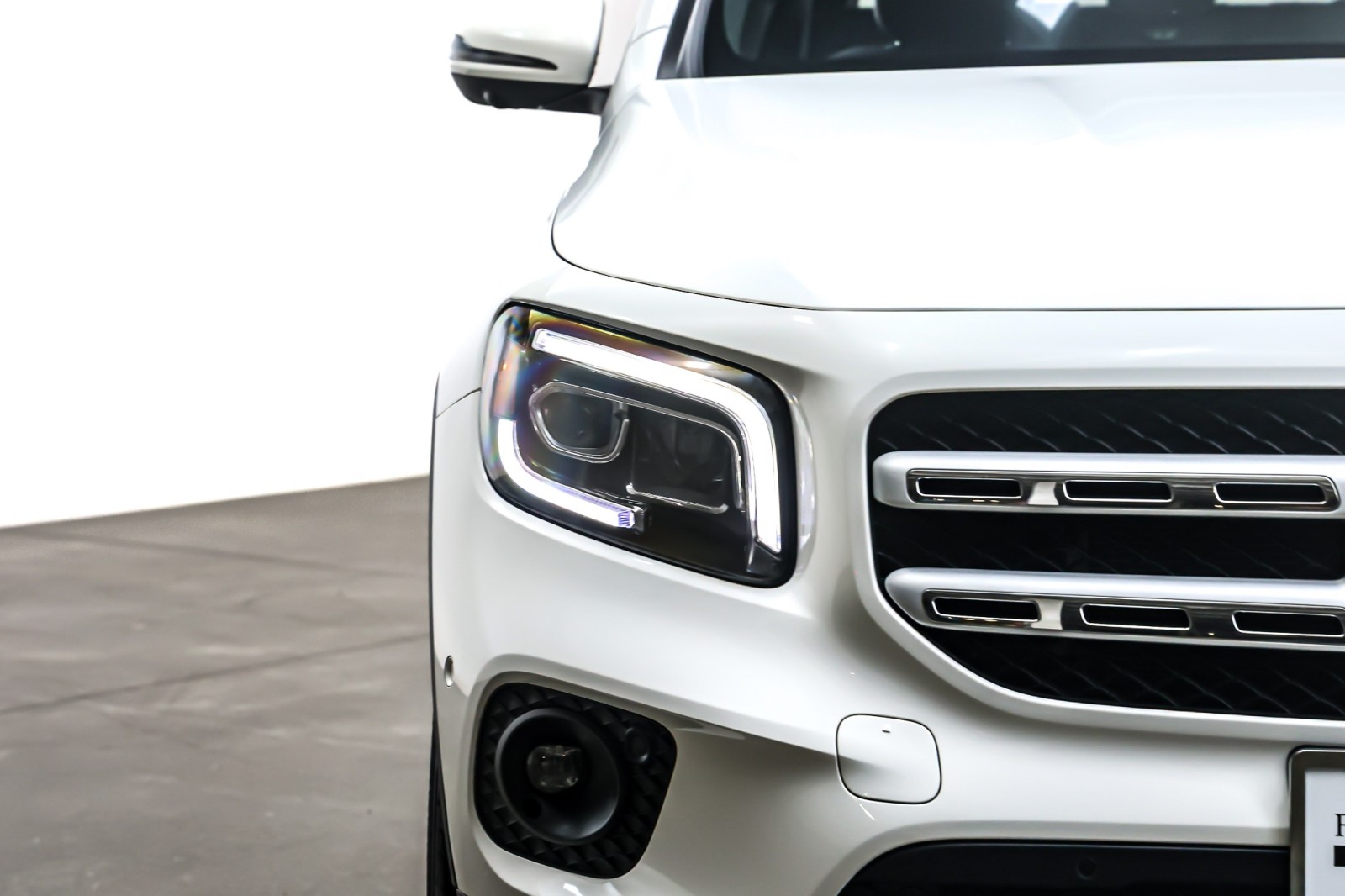 Used 2023 Polar White Mercedes-Benz GLB 250 SUV image 15