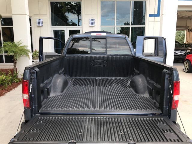 2004 Ford F-150 XLT Tow Package Trailer Hitch CD AUX Cruise Power Windows in pompano beach, Florida