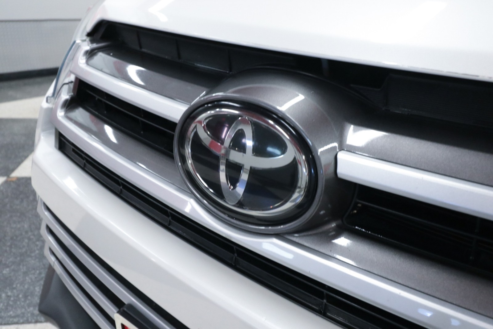 Used Car 2019 Toyota Highlander  Xle For Sale Under $30,000 In Austin, Texas