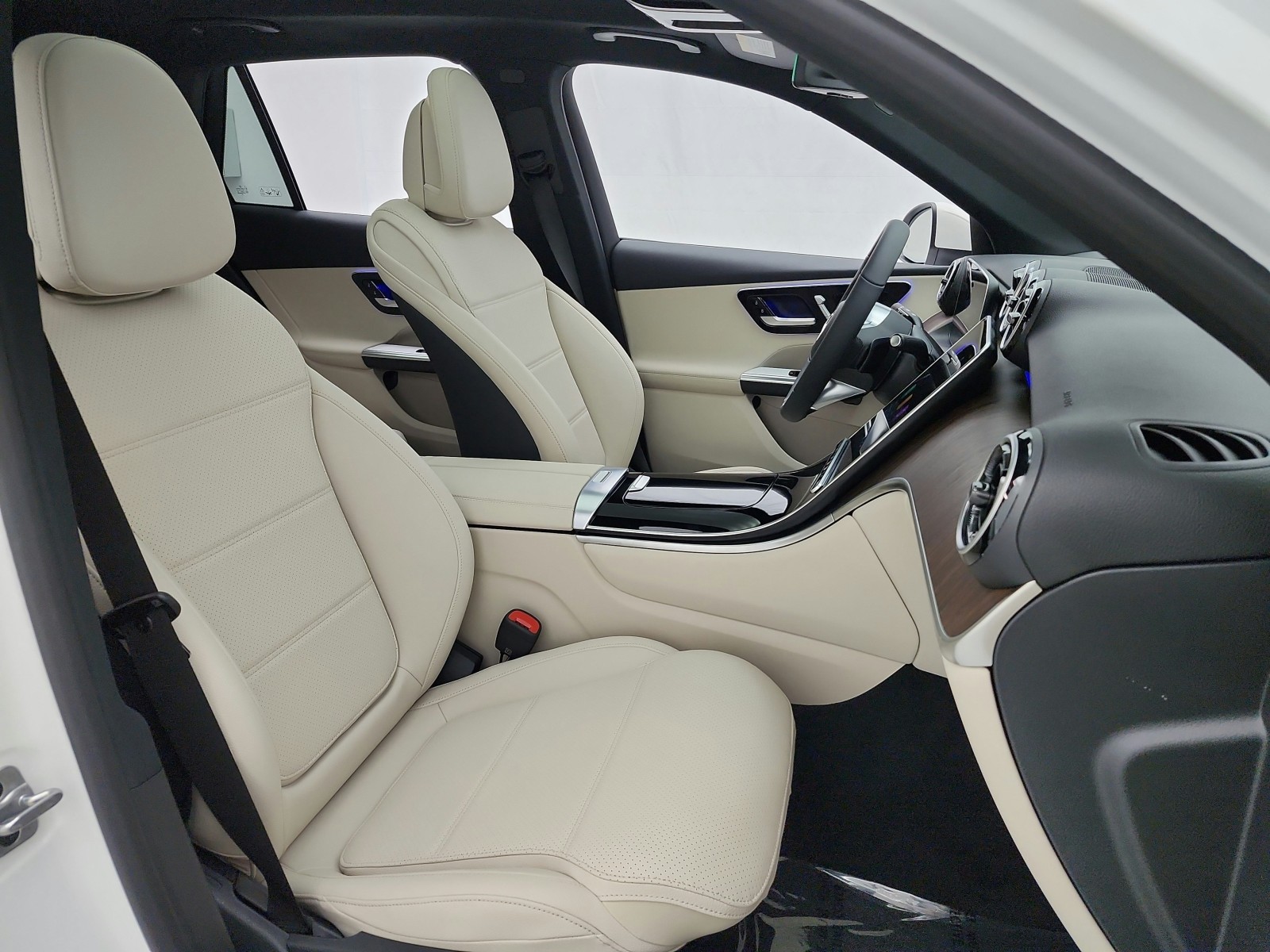 New 2026 Polar White Mercedes-Benz GLC 300 image 16