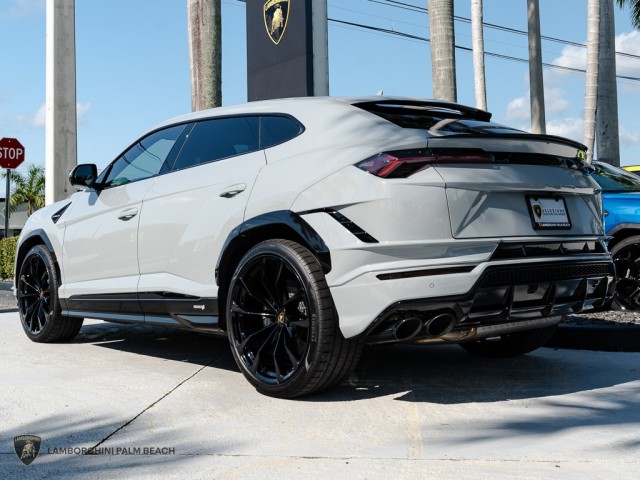 2023 Lamborghini Urus S in , 