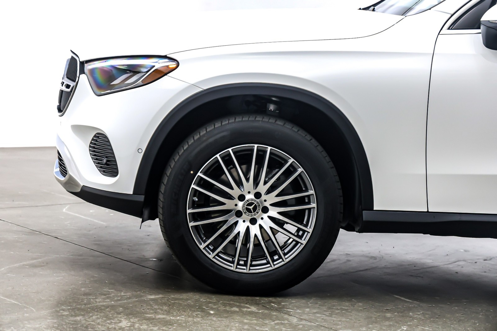 New 2026 Polar White Mercedes-Benz GLC 300 image 10