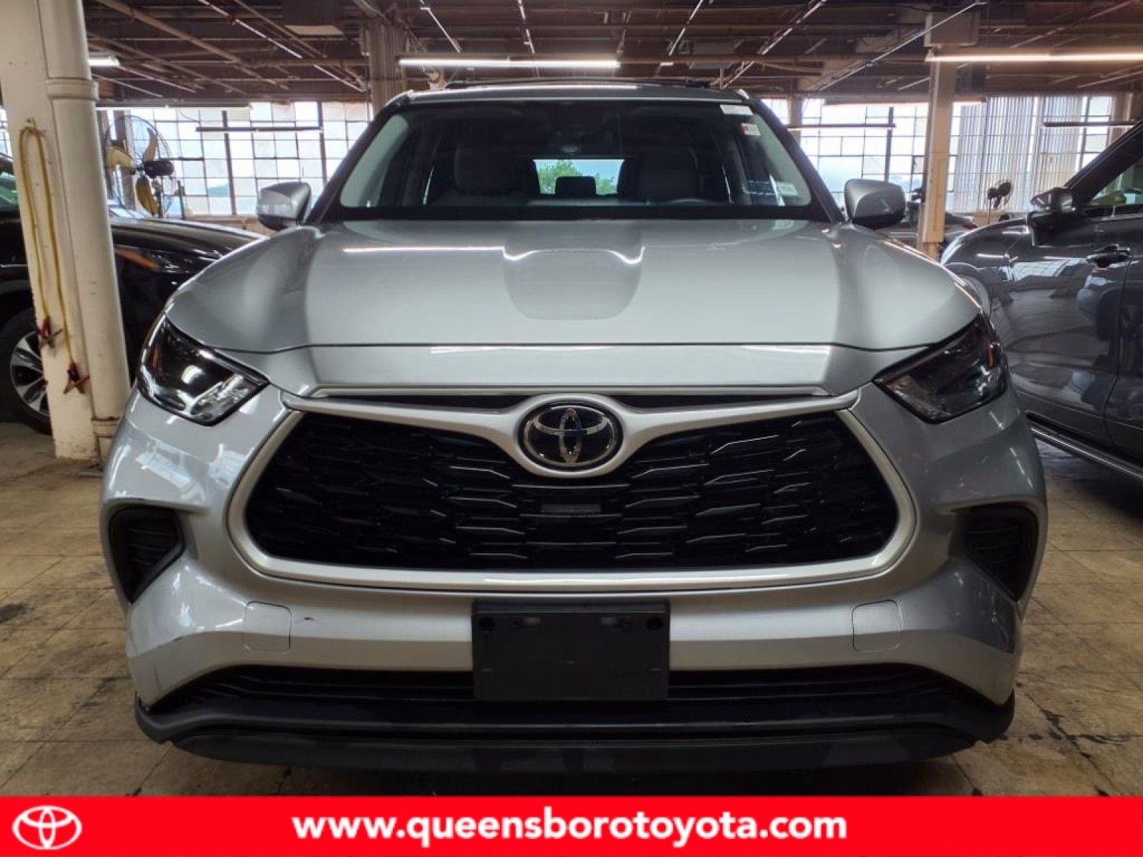 Used 2022 Toyota Highlander L with VIN 5TDCZRBHXNS225654 for sale in Woodside, NY