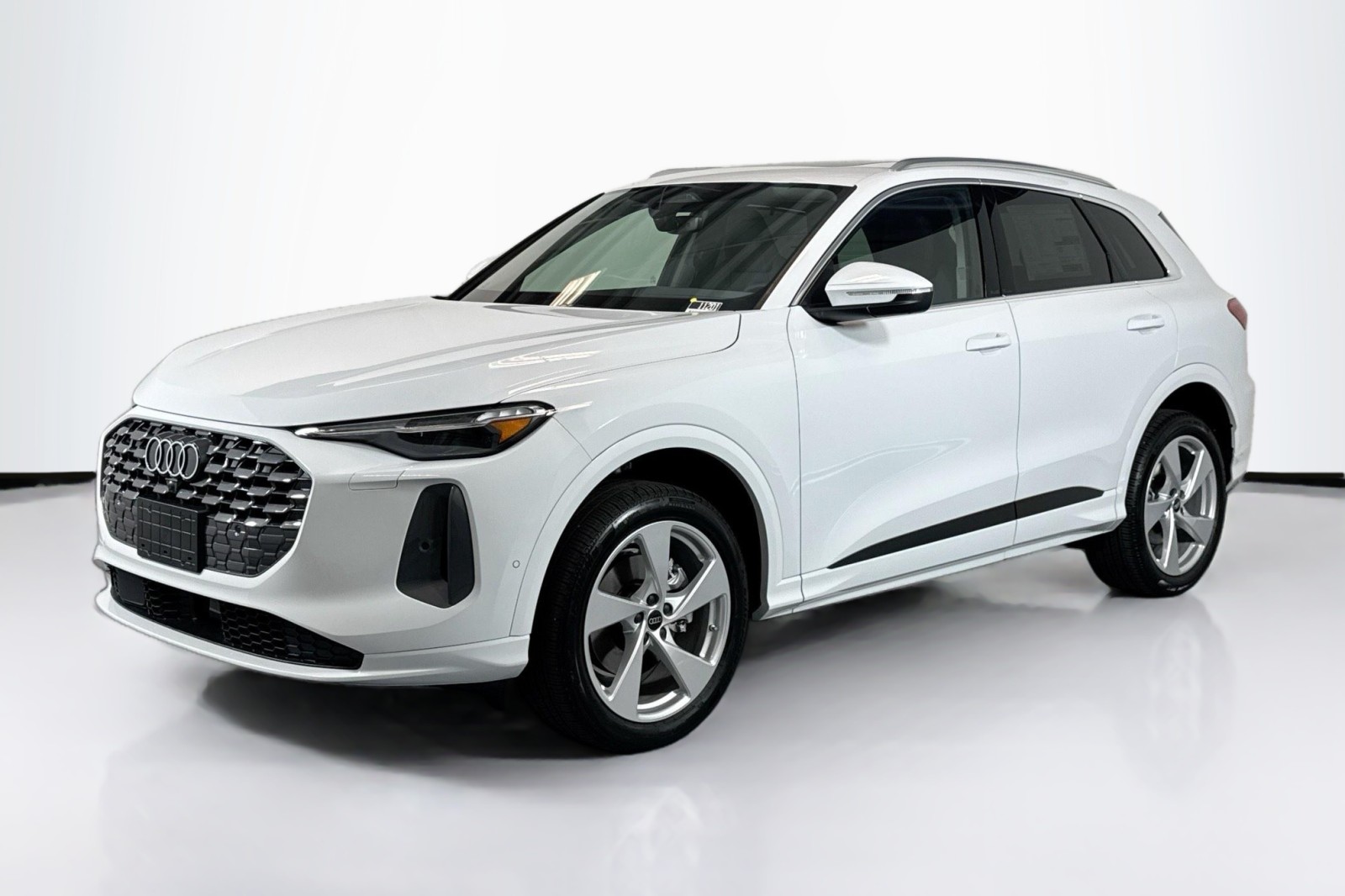 2025 Audi New Q5 Premium Plus's photo