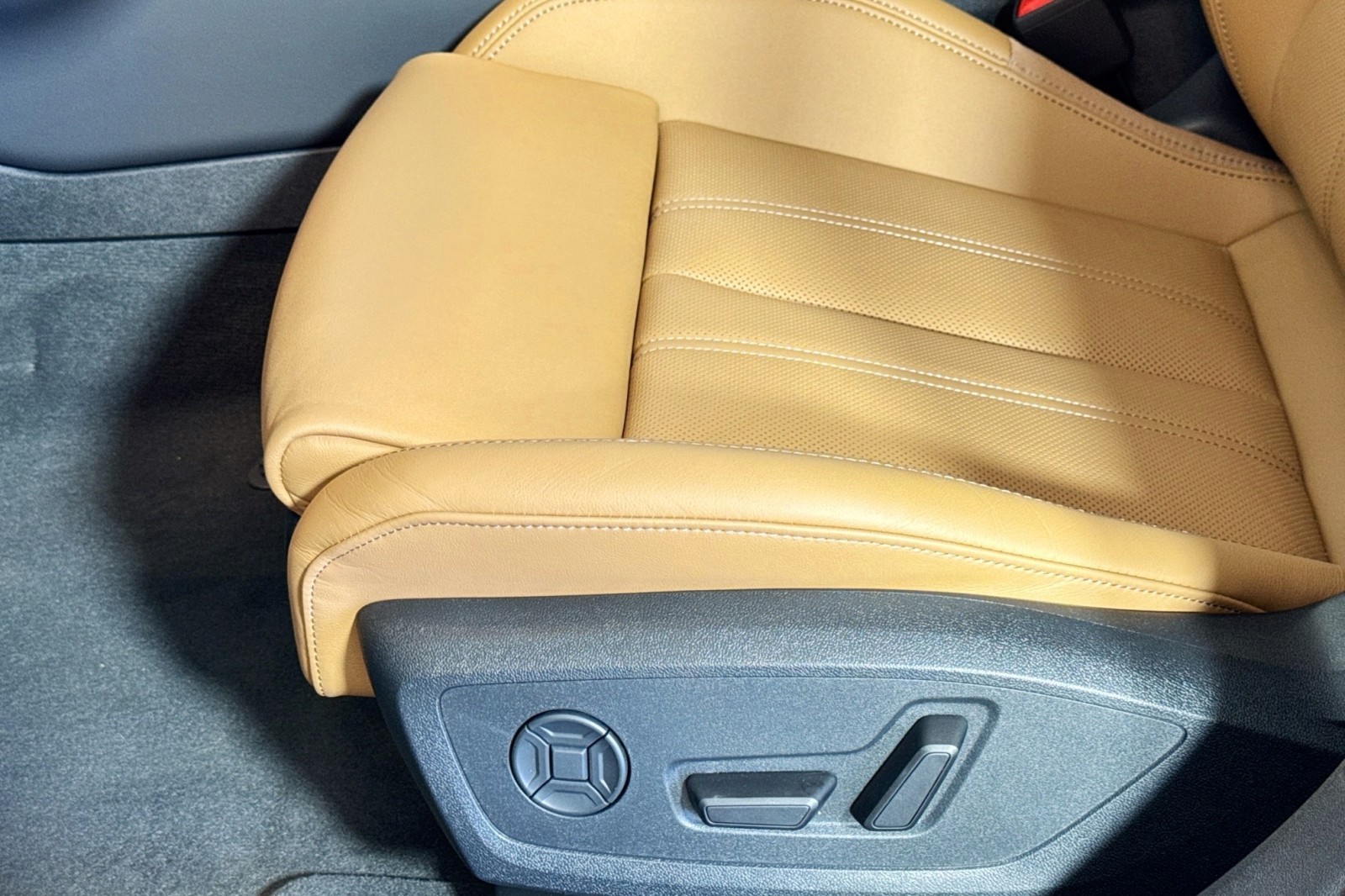 New 2026 FIRMAMENT BLUE Audi Premium Plus quattro image 16