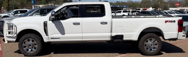 Star White Metallic Tri-Coat 2024 Ford F-350 Super Duty Lariat Crew Cab LB 4WD Pickup Truck Four-Wheel Drive Automatic
