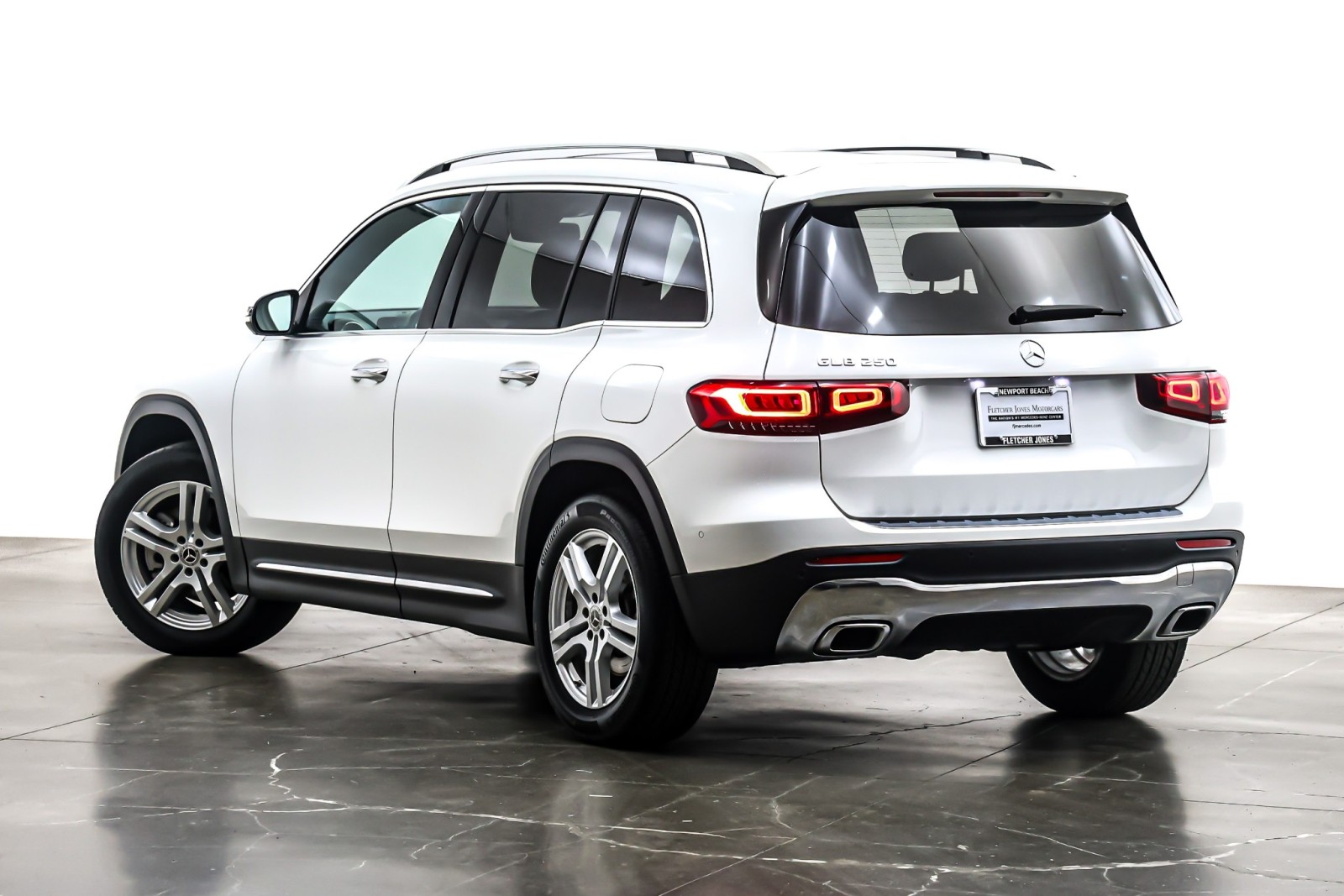Used 2023 Polar White Mercedes-Benz GLB 250 SUV image 13