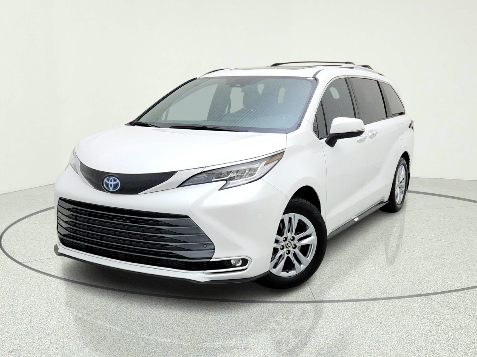 Used 2025 WINDCHILL PEARL Toyota Rear-Entry handicap Conversions 5 PASSENGER image 2