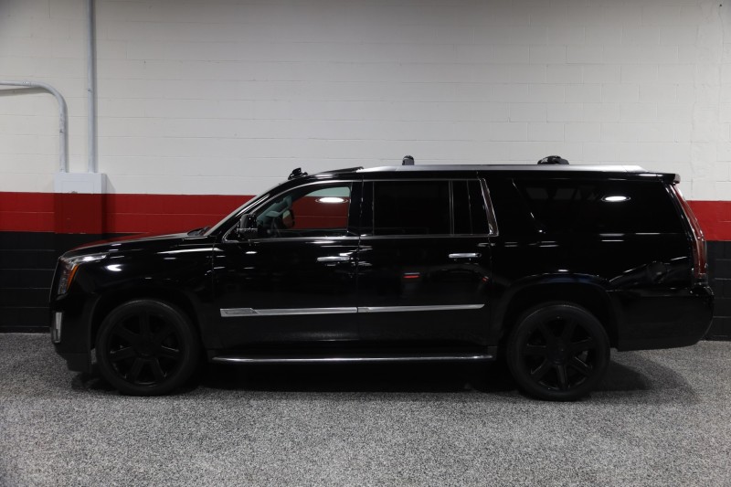 2016 Cadillac Escalade ESV Luxury Collection 4WD 4dr Suv in , 