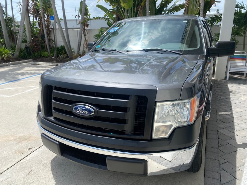 2010 Ford F-150 4 DR CREW XL LOW MILES 34,625 in , 
